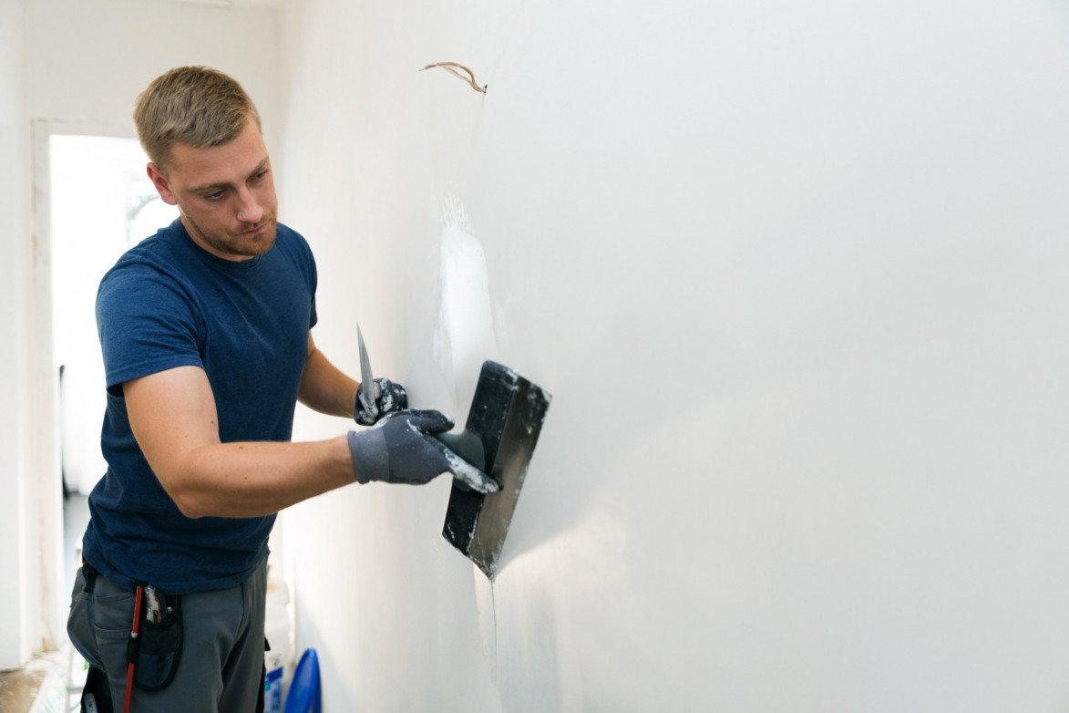Hoe lang moet stucwerk drogen voordat je het kunt schilderen? Schilders in vlaanderen